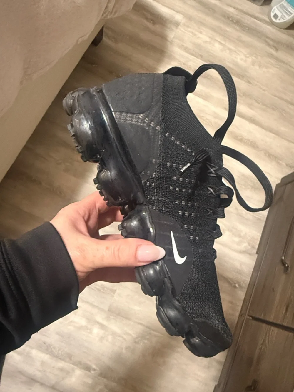 Nike Black and Gold Running Shoe Vapor-Style - Picture 10 of 10